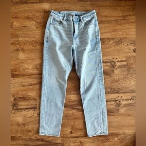 American Eagle Strigid Mom Jeans 👖